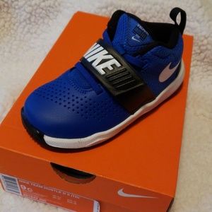 Nike Team Hustle D 8 Shoes